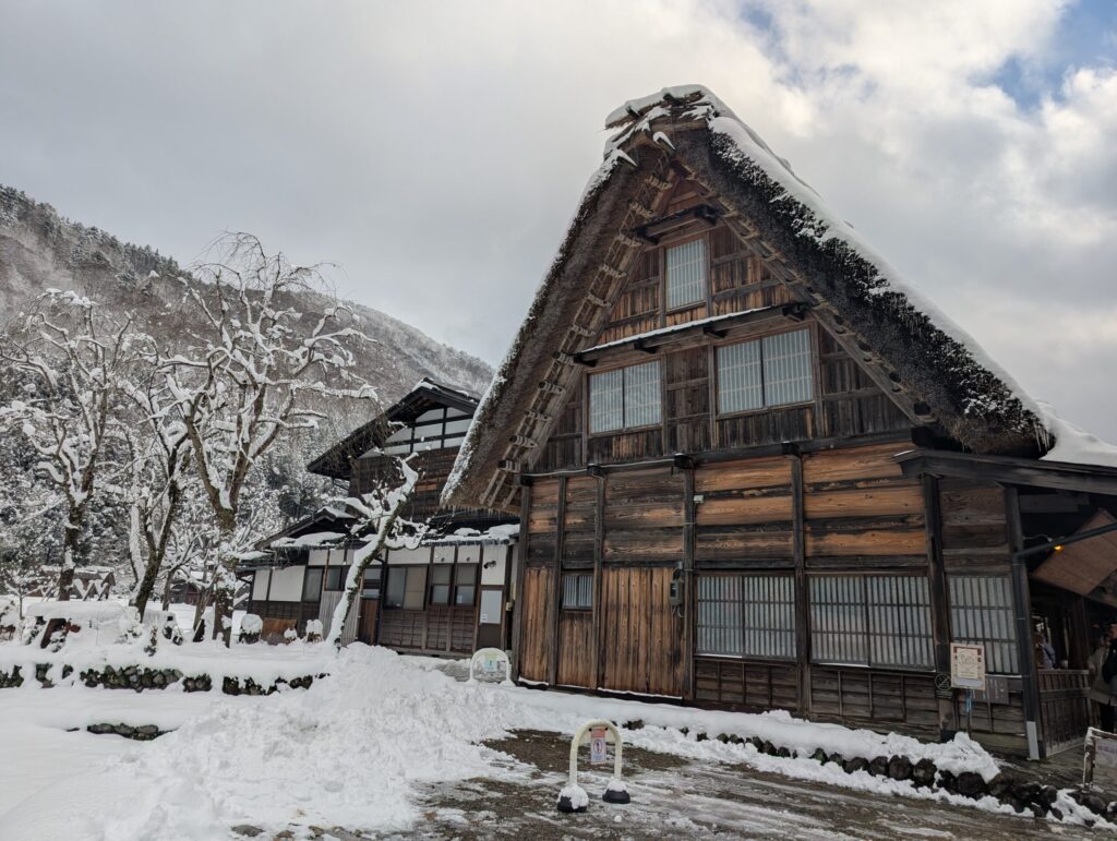 合掌造りの全景